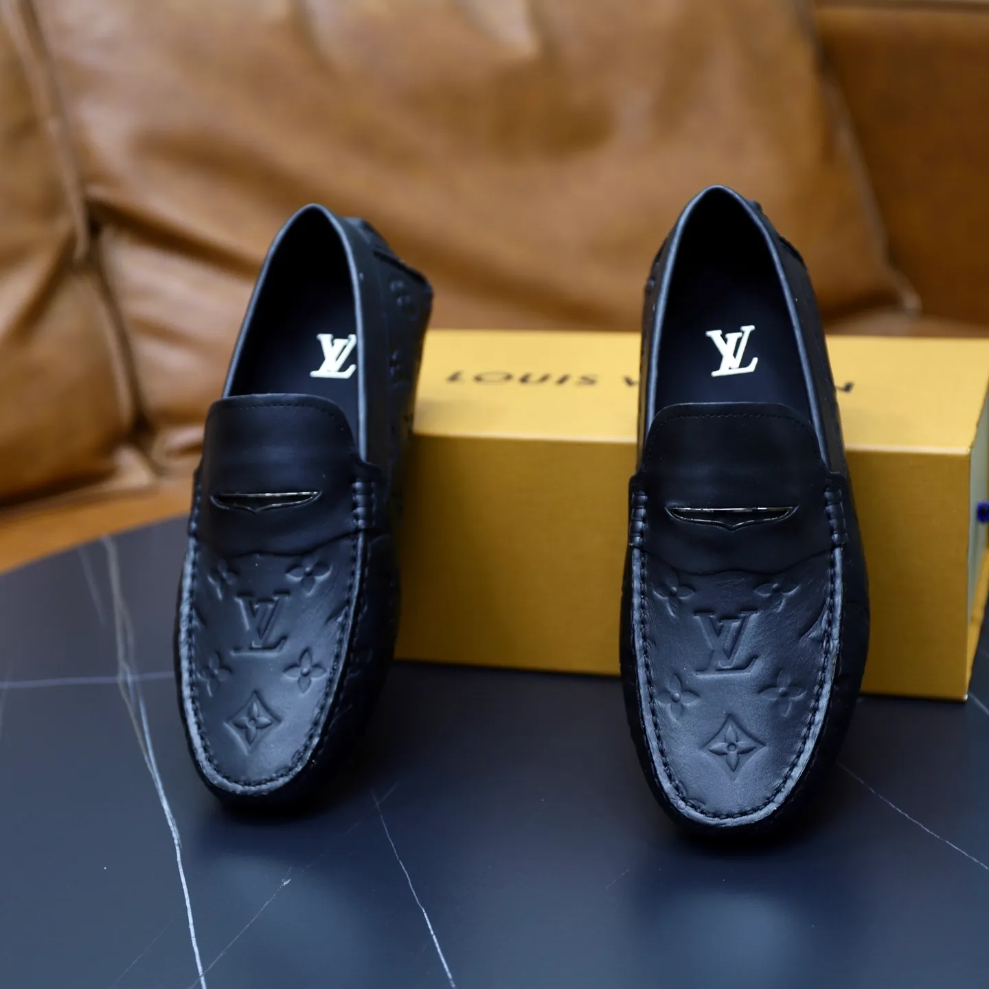 Ex-factory price: 480💰【LV】Louis Vuitton ⚠️High-end men’s driving and pedal series ⚠️38-44 (customized for 45) ⚠️All original cowhide leather! Thick and soft! Made entirely of calfskin lining! Rubber sheet anti-slip beanie sole! Three-dimensional package technology! Fashionable and classic! Handicrafts! Original high quality! Feel free to compare!